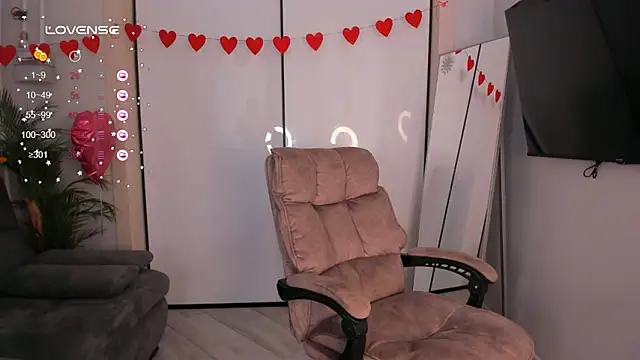 Snapshot of helen_ramsay chatting on 13, 3, 2026 helen ramsay online show from 13, 3, 2026