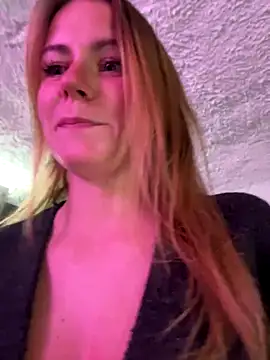 Snapshot of selenaluvv chatting on 7, 1, 2026 selenaluvv online show from 7, 1, 2026