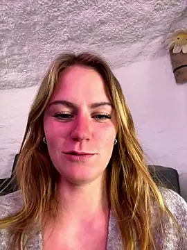 Snapshot of selenaluvv chatting on 9, 1, 2026 selenaluvv online show from 9, 1, 2026