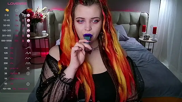 Miss Maya Mils online show from 3, 2, 2025