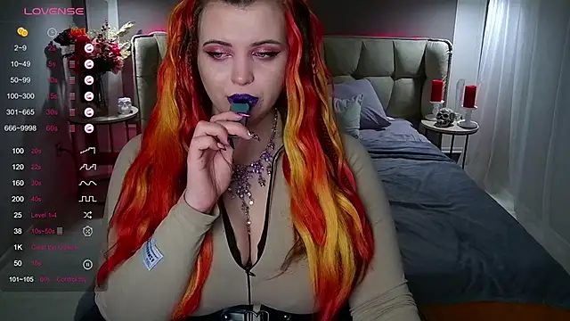 Miss Maya Mils online show from 4, 2, 2025