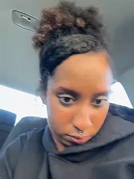 Snapshot of Your_Paris chatting on 10, 3, 2025 Your Paris online show from 10, 3, 2025