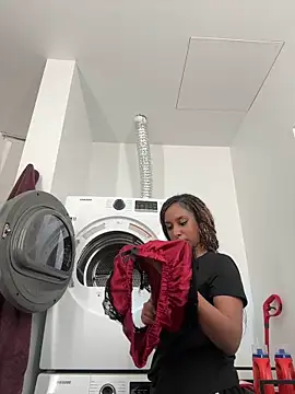 Snapshot of Your_Paris chatting on 25, 10, 2025 Your Paris online show from 25, 10, 2025