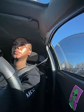 Snapshot of Your_Paris chatting on 28, 10, 2025 Your Paris online show from 28, 10, 2025