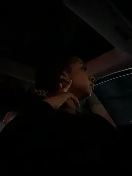 Snapshot of Your_Paris chatting on 4, 11, 2025 Your Paris online show from 4, 11, 2025