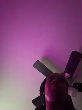 Snapshot of Your_Paris chatting on 5, 11, 2025 Your Paris online show from 5, 11, 2025