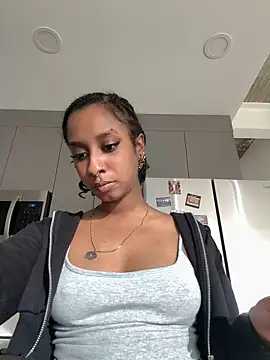 Snapshot of Your_Paris chatting on 24, 11, 2025 Your Paris online show from 24, 11, 2025