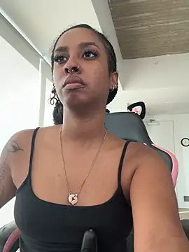 Snapshot of Your_Paris chatting on 25, 11, 2025 Your Paris online show from 25, 11, 2025