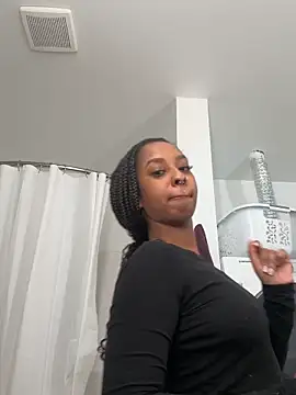 Snapshot of Your_Paris chatting on 27, 11, 2025 Your Paris online show from 27, 11, 2025