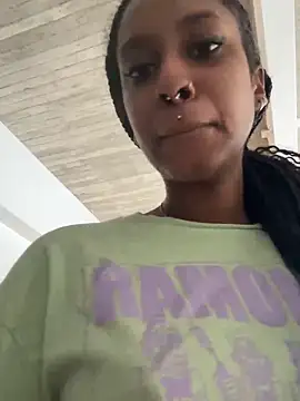 Snapshot of Your_Paris chatting on 1, 12, 2025 Your Paris online show from 1, 12, 2025