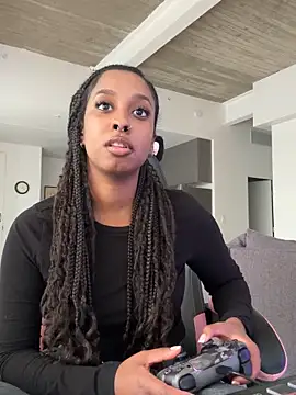 Snapshot of Your_Paris chatting on 2, 12, 2025 Your Paris online show from 2, 12, 2025