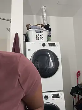 Snapshot of Your_Paris chatting on 13, 12, 2025 Your Paris online show from 13, 12, 2025