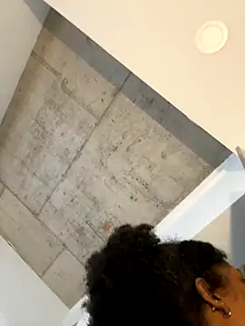 Snapshot of Your_Paris chatting on 14, 12, 2025 Your Paris online show from 14, 12, 2025