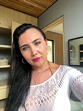 Evangeline Taylorr online show from 8, 9, 2025