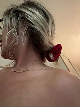 Snapshot of casalinga88 chatting on 6, 11, 2025 casalinga88 online show from 6, 11, 2025