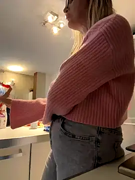 Snapshot of casalinga88 chatting on 12, 11, 2025 casalinga88 online show from 12, 11, 2025