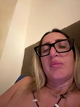 Snapshot of casalinga88 chatting on 15, 11, 2025 casalinga88 online show from 15, 11, 2025