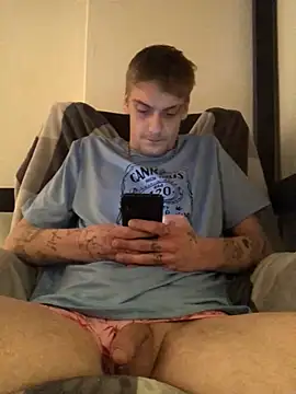 Snapshot of Simboxxx040 chatting on 8, 1, 2025 Simboxxx040 online show from 8, 1, 2025