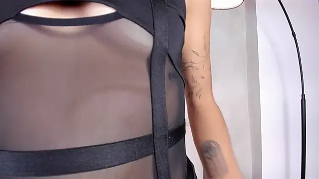 honeyhot69   online show from 4, 1, 2025