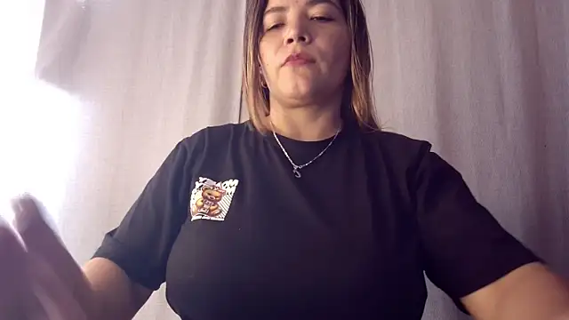 Snapshot of tara_rios chatting on 4, 4, 2026 tara rios online show from 4, 4, 2026