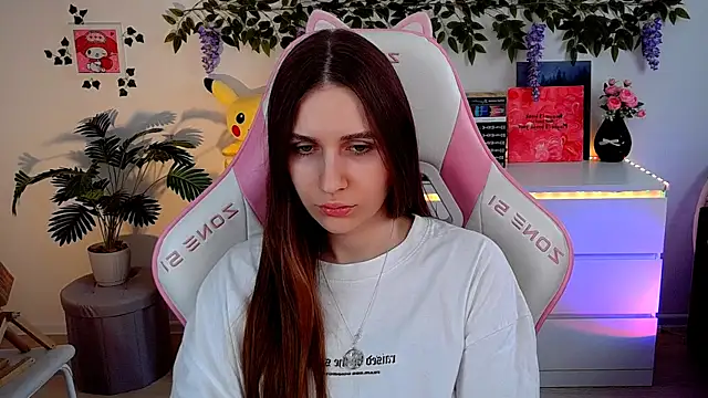 Snapshot of AliceCharmy chatting on 11, 4, 2026 AliceCharmy online show from 11, 4, 2026