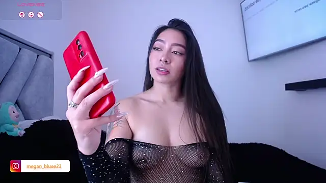 Snapshot of megan_bluee23 chatting on 1, 10, 2025 megan bluee23 online show from 1, 10, 2025