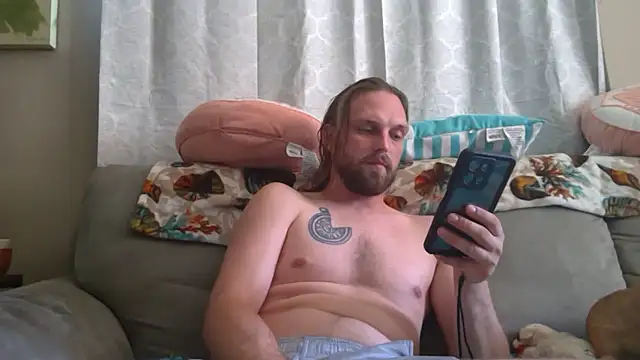 Snapshot of VitaminDrewFl chatting on 16, 4, 2026 VitaminDrewFl online show from 16, 4, 2026