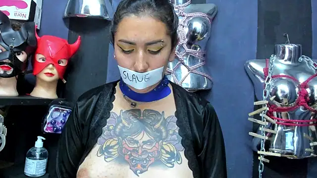 LucyStrike  online show from 4, 3, 2025