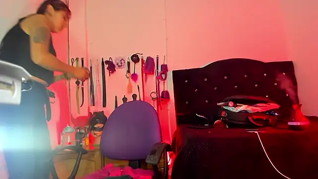 Snapshot of LucyStrike_ chatting on 13, 1, 2026 LucyStrike online show from 13, 1, 2026