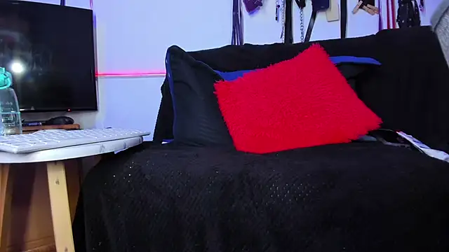 Snapshot of LucyStrike_ chatting on 11, 2, 2026 LucyStrike online show from 11, 2, 2026