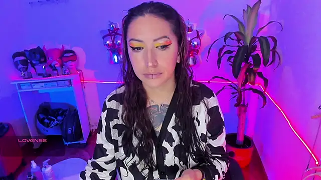 LucyStrike  online show from 4, 7, 2026