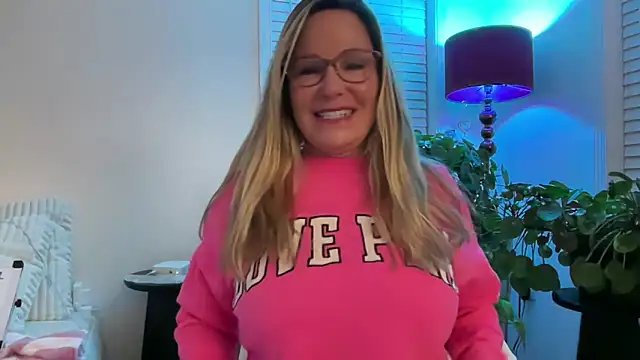 Snapshot of Milf_Goddess chatting on 2, 2, 2026 Milf Goddess online show from 2, 2, 2026