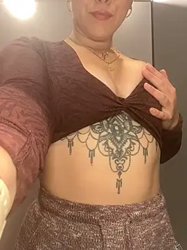 Luccreccia  online show from 24, 11, 2025