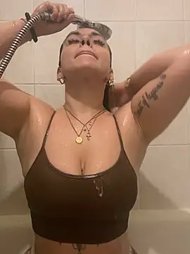 Luccreccia  online show from 5, 2, 2026