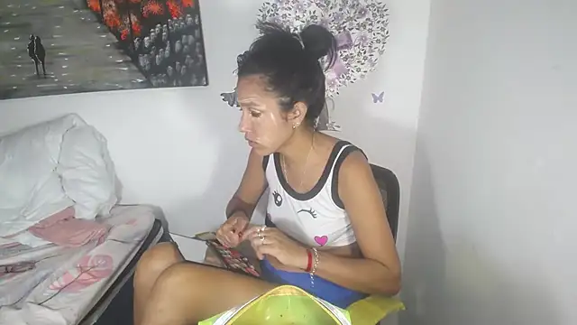 Snapshot of KamileLatinasexy chatting on 20, 10, 2025 KamileLatinasexy online show from 20, 10, 2025