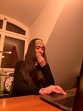 Snapshot of emiliasommer chatting on 4, 10, 2025 emiliasommer online show from 4, 10, 2025