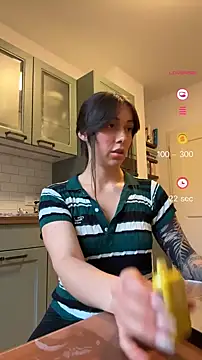 Snapshot of emiliasommer chatting on 6, 10, 2025 emiliasommer online show from 6, 10, 2025