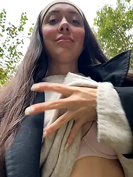 Snapshot of emiliasommer chatting on 17, 10, 2025 emiliasommer online show from 17, 10, 2025