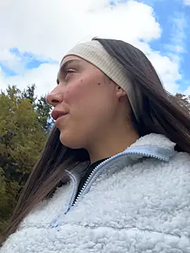 Snapshot of emiliasommer chatting on 28, 10, 2025 emiliasommer online show from 28, 10, 2025