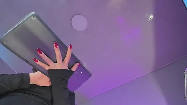 Hannah Borbon online show from 20, 2, 2025