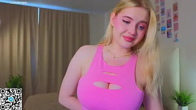 Snapshot of oliviabr0wn0 chatting on 19, 10, 2025 oliviabr0wn0 online show from 19, 10, 2025