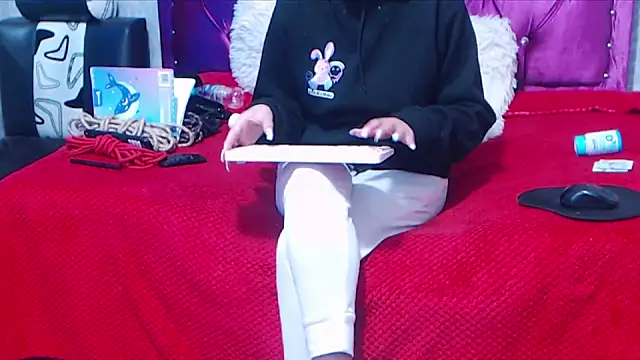 AyshaScott online show from 21, 11, 2025