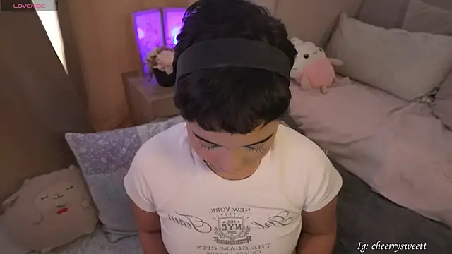 Snapshot of Cheerrysweett chatting on 11, 3, 2026 Cheerrysweett online show from 11, 3, 2026