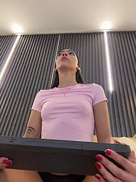 Snapshot of Ema_azel chatting on 5, 4, 2026 Ema azel online show from 5, 4, 2026