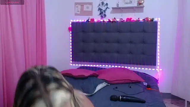 LenaDIaz online show from 30, 10, 2025