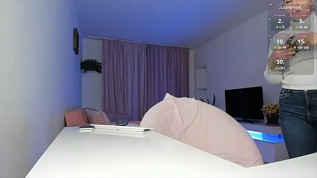 Snapshot of xqueenyasmine chatting on 11, 12, 2024 xqueenyasmine online show from 11, 12, 2024