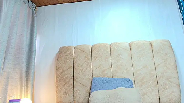 Zoe Curvy online show from 18, 11, 2025