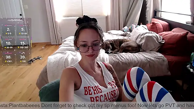 Plantbabeee online show from 4, 12, 2025