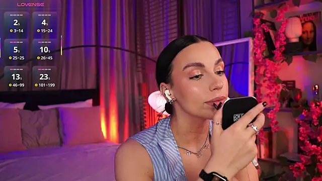 Snapshot of LunaNight chatting on 26, 10, 2025 LunaNight online show from 26, 10, 2025