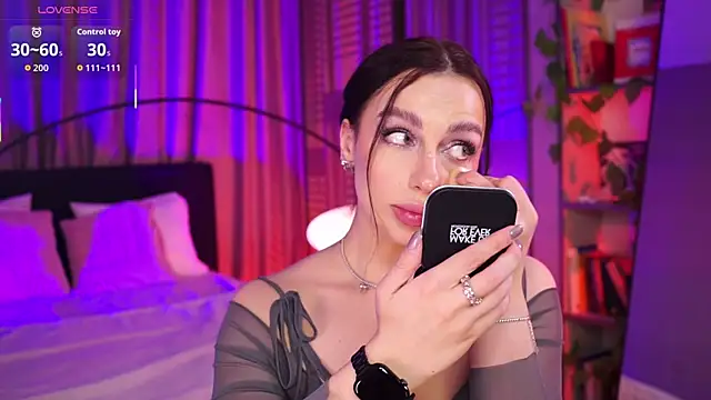 Snapshot of LunaNight chatting on 15, 12, 2025 LunaNight online show from 15, 12, 2025